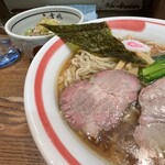 352638317 - 券売機はなく口頭オーダー(後会計) 
                      ✅中華そば¥850
                      ☑️そぼろ丼¥250
                      　※麺の大盛り¥150
                      　※似たような支那そば¥900は魚介系