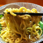 ○寅 麺屋 山本流 - 麺持ち上げ