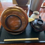 三日月庵 - 配膳時は閉まらない蓋と共に^^