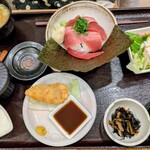 すしダイニング清水 - 鉄火丼と牡蠣フライ御膳