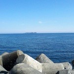 よし喫茶 - よしでの合宿時、目の前のこの海で世界王者陣は走りこむ。