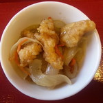 盛岡月が丘食堂 - 鶏皮と玉ねぎのバルサミコ酢和え