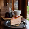 paso by 27 COFFEE ROASTERS - 桜バスクチーズケーキ（740円） Guzman Pacas（880円）