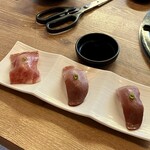 韓国個室横丁ハヌリ - 肉寿司3貫盛り合わせ1,210円