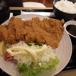 しらかば亭 - 名物ジャンボチキンカツ　で　でかいっ！