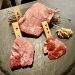 尾崎牛 丸子屋 - 追加の厳選タンの三種盛り一切れずつ