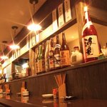 なかなか家 - オープンキッチンのカウンター。足が下ろせる掘りごたつ風で寛げます。