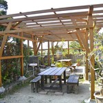 真壁ちなー - 庭にもテーブルがあります