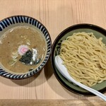 三三七 - 