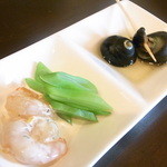 KAKIYA シェル＆シュリンプ - つきだし　小海老とジャンボインゲン？とナンカ珍しい貝☆♪