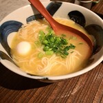 番外 鳥ばか一代 - 〆のラーメン¥900。メニューには蕎麦粉使用とありましたがそれは感じなかったけどトロっとしたすーぷと麺が絡み美味しかった