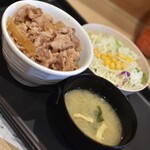 松屋 - 料理写真:牛めしランチセット・並盛(580円)2026年3月