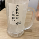 居酒屋それゆけ！鶏ヤロー！ - レモンサワーメガジョッキ(1ℓ)¥149 ウソでしょ？