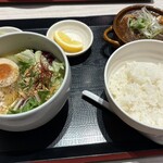 鶏白湯らーめん 自由が丘蔭山 -  麻婆定食（ハーフ塩そば）