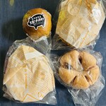 サンエトワール - 料理写真:購入はコティラ
カレーパンTWOにメンチバーガーに桜あんぱん