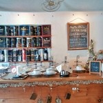 メイミーズ - カウンターにも紅茶がズラーリ　2015/02