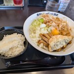 煮干しラーメン山岡家 - 料理写真: