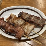 池袋もつ焼きパラダイス富士 - 左から、かしら・豚バラ・はらみ