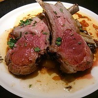 シャンパン食堂 - 仔羊背肉のロースト