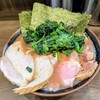 武道家 - 「ラーメン(中)」＋「チャーシュー３種盛り」＋「ホウレンソウ」追加