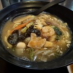 劉家 西安刀削麺 - 料理写真:五目刀削麺