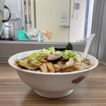 青島食堂 - 料理写真:青島チャーシュー大盛＋メンマ、チャーシュー５０増し、薬味ネギ１００増し