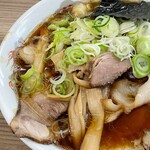 青島食堂 - 青島チャーシュー大盛＋メンマ、チャーシュー５０増し、薬味ネギ１００増し