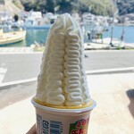 なかうら - 白バラ牛乳ソフト