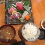 まるいち食堂 - マグロ地魚五点盛り定食¥1800！安！
                                