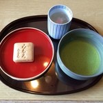 白玉屋榮壽 - 抹茶（みむろ付）550円