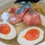 らーめん専門 うしおととり - 卵のとろ～り…鶏肉の生加減…堪らんだろぉ～？（笑）