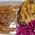 すき家 - 料理写真:・カレー並盛弁当　550円 →炭火焼チキントッピング　300円