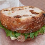 食パン工房 三ツ星製パン - しそと生ハムのサンド@\320円
