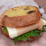 食パン工房 三ツ星製パン - しそと生ハムのサンド@\320円