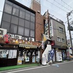 多田屋 - 角打ち風の大衆居酒屋さんと思いきや
                        宴会もできる3階建てのビルディング(･灬･)ほぉ〜♪
