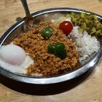 キーマカレー スパイス婆ちゃん - キーマカレー激辛＋じゃがいものスパイス炒め＋半熟温玉