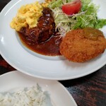 なんじゃろ - ハンバーグにカレーコロッケ