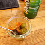 ドゥー・クルール - 今宵のお通しは、オリーブとドライトマトのマリネ。酒を誘いますね～(^-^)