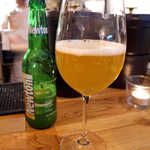 ドゥー・クルール - ベルギービール「ニュートン」（￥810）。甘く爽やかなリンゴの香り！