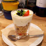 ドゥー・クルール - ランプフィッシュのキャビアとクリームチーズムースのパフェ（￥734）