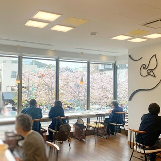 豊島屋洋菓子舗 置石_2