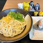 香の川製麺 - 料理写真:ぶっかけうどん冷3玉500円＋鮭おにぎり190円