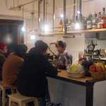 ドゥー・クルール - 一人飲みならもちろん、カウンターで！