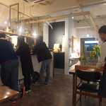 ドゥー・クルール - いつの間にかスタンディングバーに…(^-^)