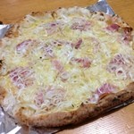 薪窯ナポリピッツァ ゴルゴン - 和風ねぎとベーコンの醤油ガーリック