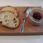 フチテイ ア ヴ - 本日の前菜）　名古屋コーチン鶏レバムース　レーズン添え