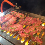 スタミナ軒 - 塩タン焼いてる〜♫