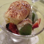 リストランテ ヴォナ フォルトゥーナ - ＜2015年2月＞「ジビエとワインの宴」吉野葛で作った抹茶のニョッキ　苺とぜんざい　アカシア蜂蜜と生姜風味のジェラート添え