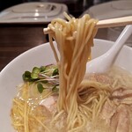 塩生姜らー麺専門店 MANNISH - 麺