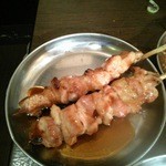 四文屋なん八 - 焼き鳥　もも　1本1０0円